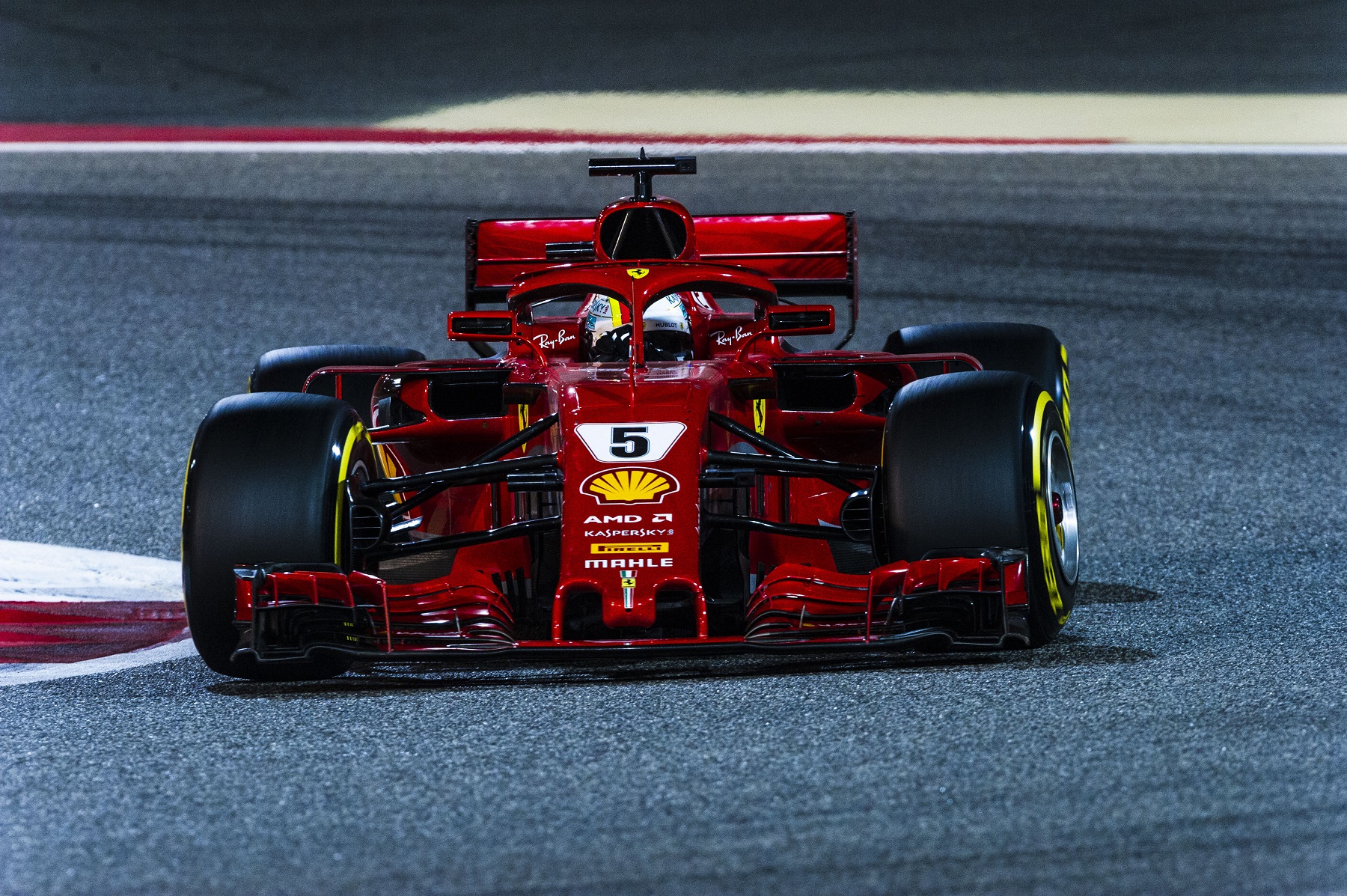 Vettel megpróbálta megtéveszteni a Mercedest