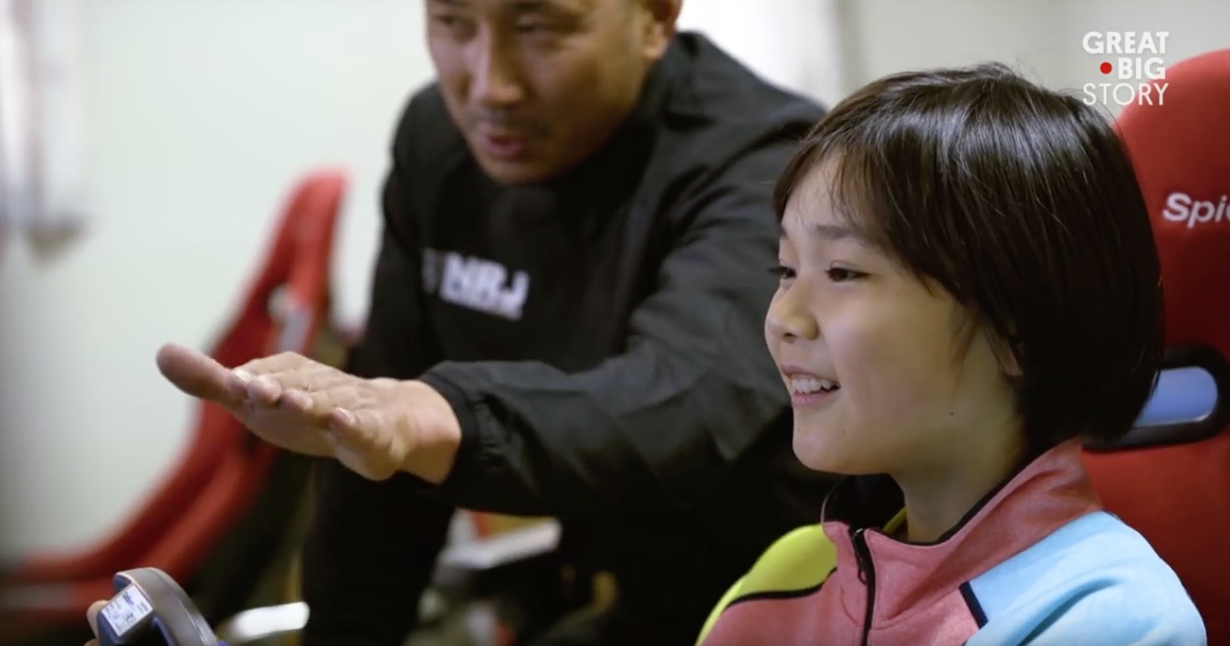 Bemutatkozik a 11 éves kislány, aki már F3-as autóval gyakorol