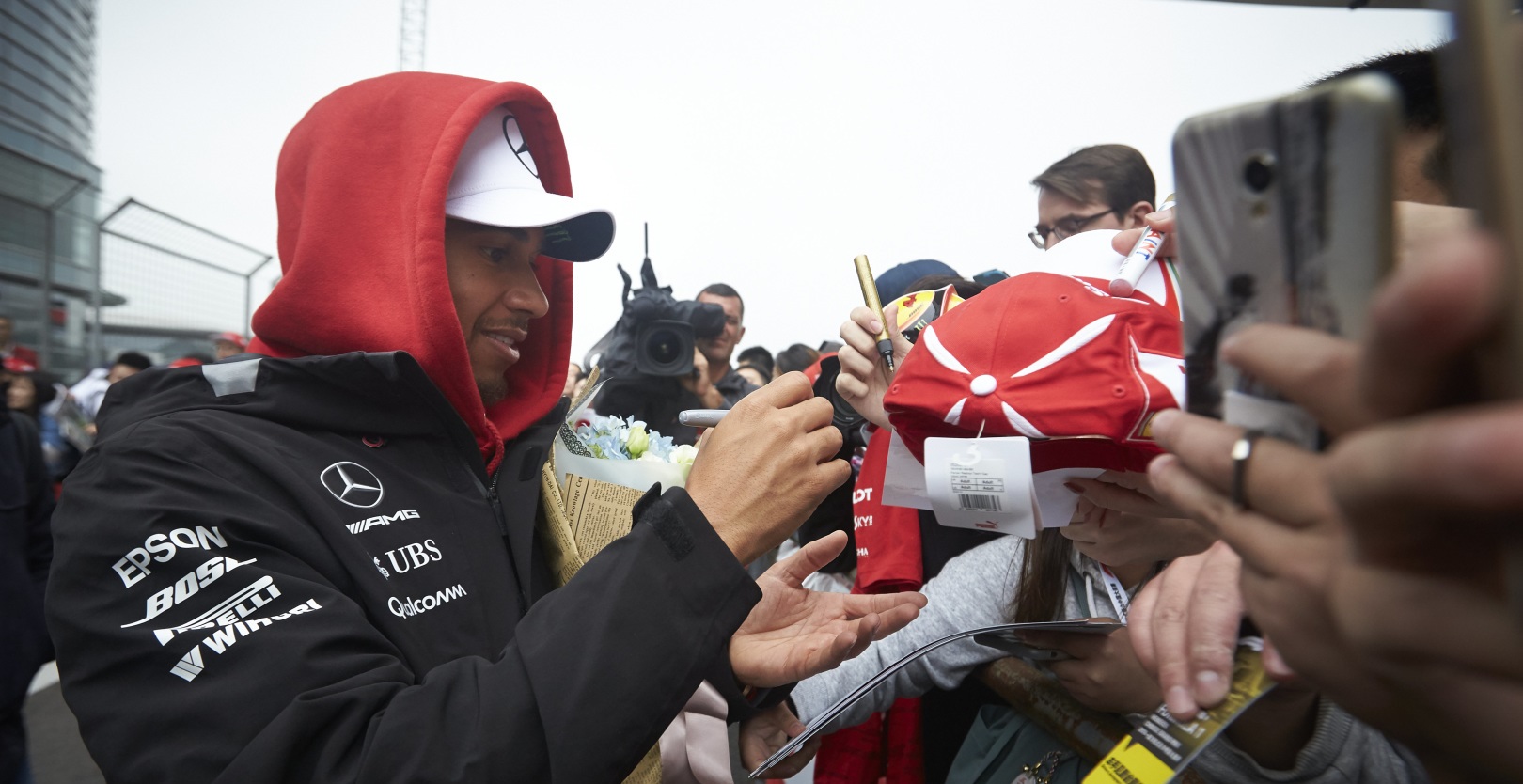 Kínai Nagydíj – Lewis Hamilton volt a leggyorsabb az első szabadedzésen