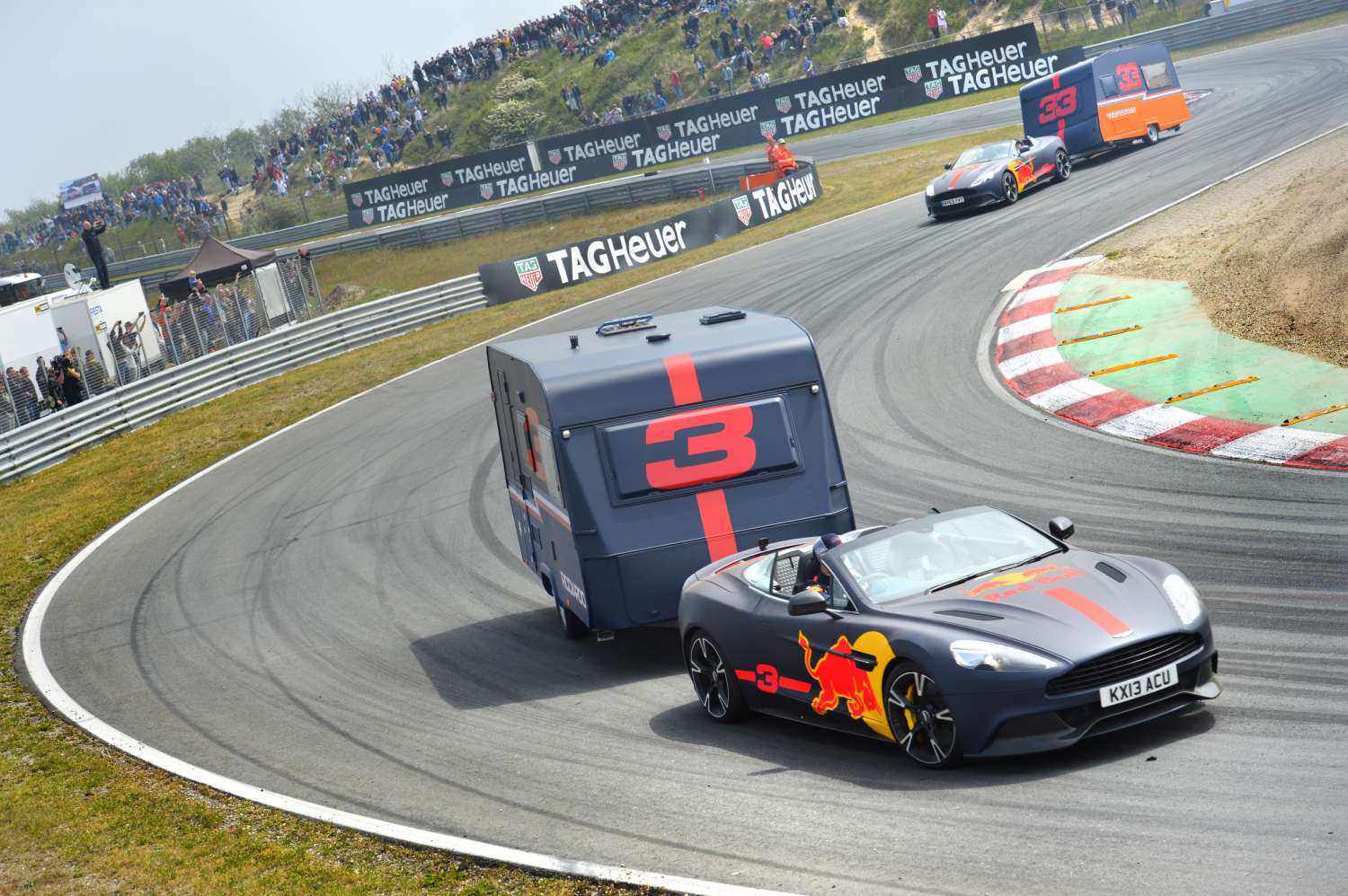 Ne menj el táborozni Daniel Ricciardoval és Max Verstappennel idén sem!