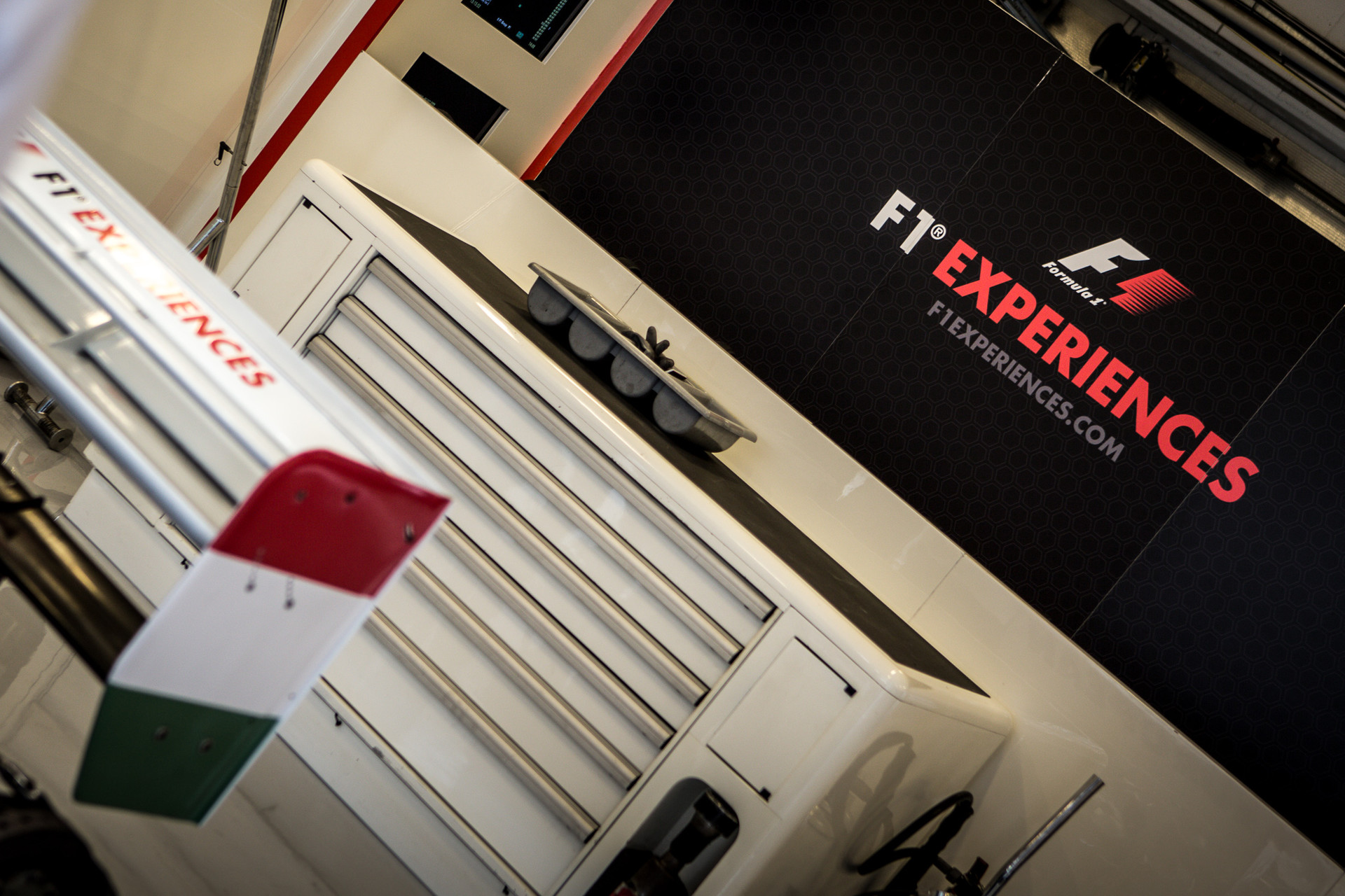 F1-es autóval száguldhatott a vak rajongó!