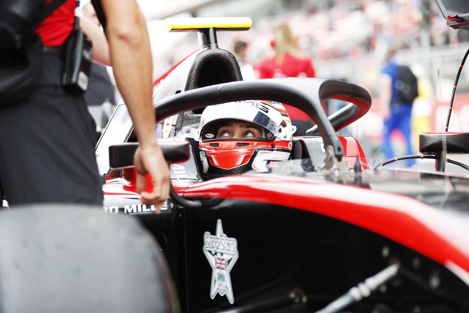 Russell: A Forma-2-es autók gyermekbetegségei miatt lettem nehezebben bajnok