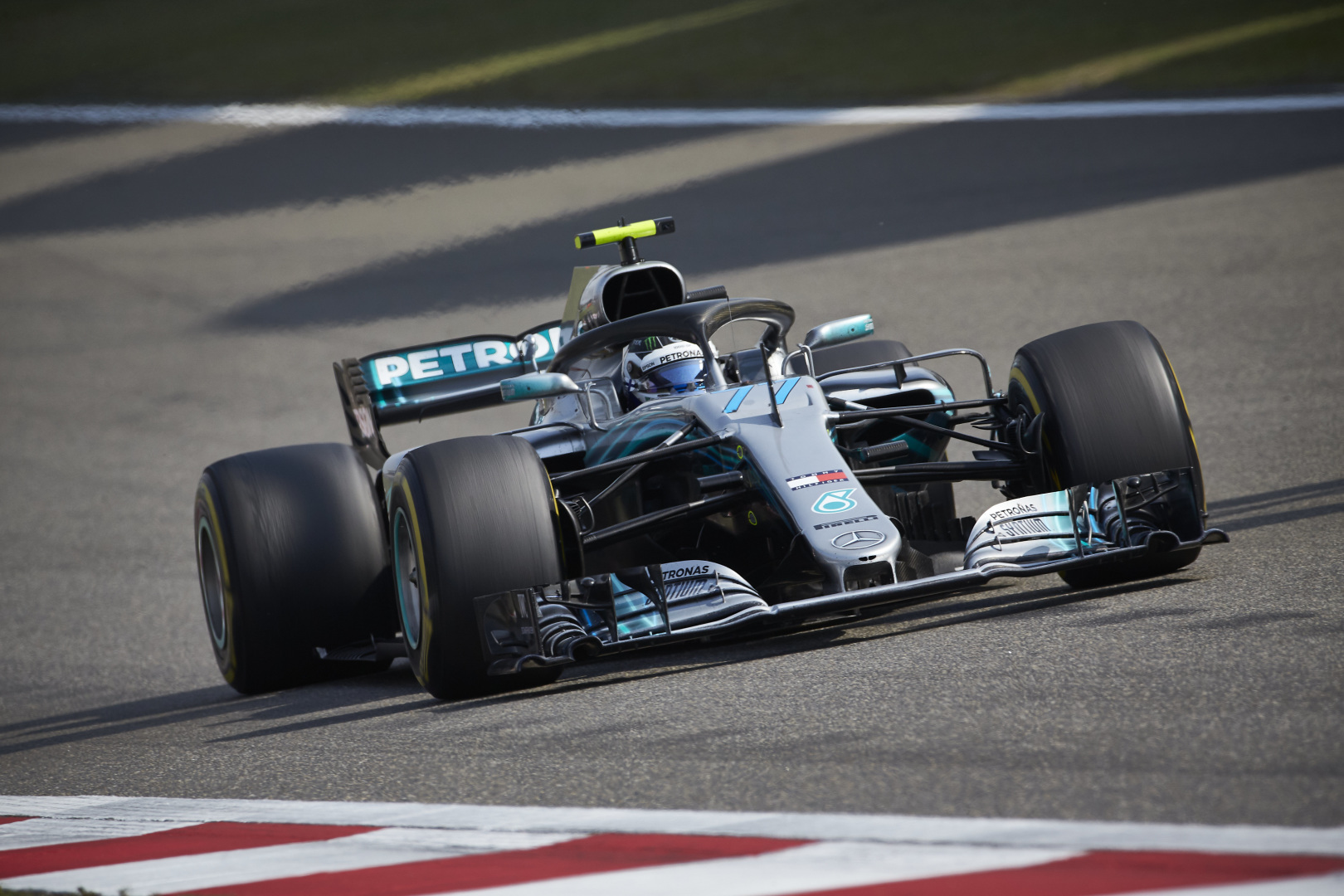 Bottas nyerte a versenyzői hibákkal tűzdelt első szabadedzést Barcelonában