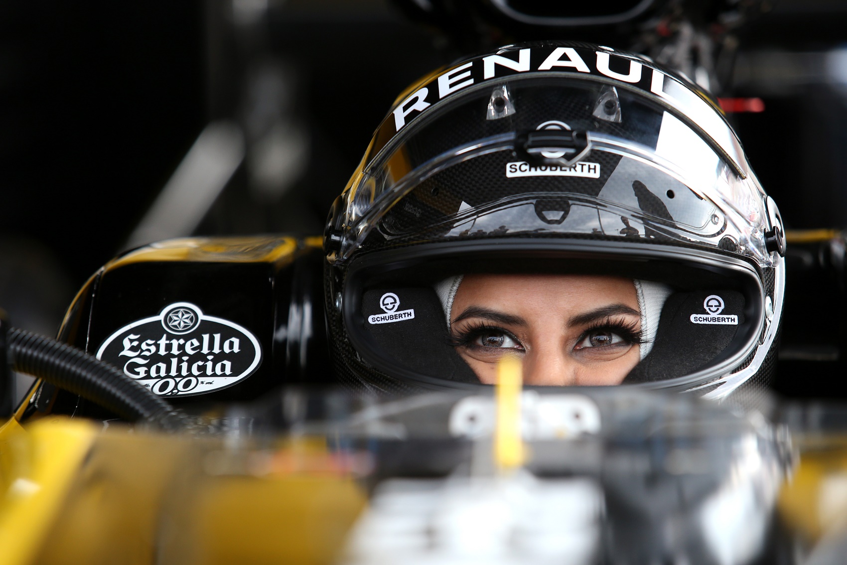 Szaúdi nő vezethet F1-es Renault-t a Paul Ricardon!