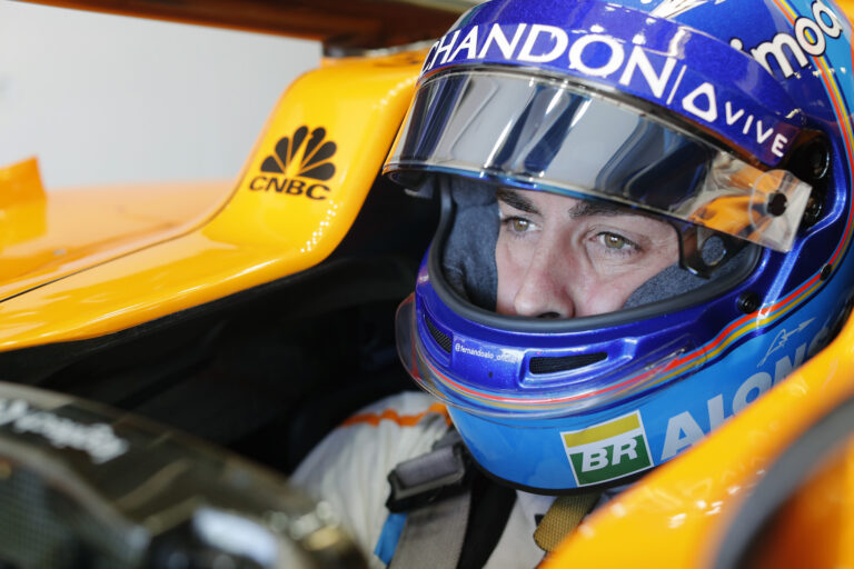 Alonso hiányolja az akciót a pályán – ezért távozik