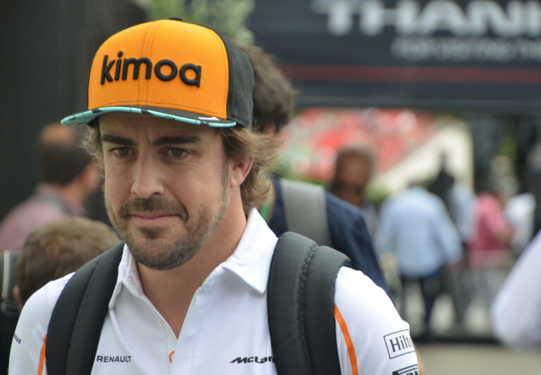 Alonso: Pár kör a V8-as McLarennel rávilágított a motorhang hiányára