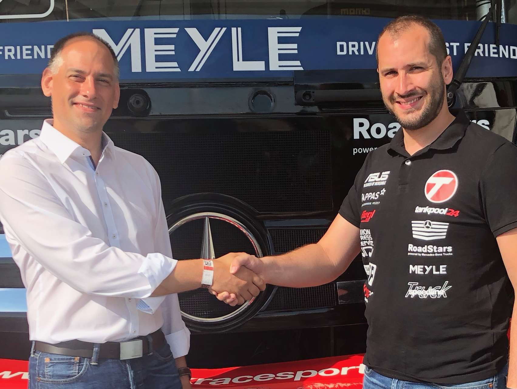 Kiss Norbert támogatja a Racingline – B2Sky Travel buszos programját!