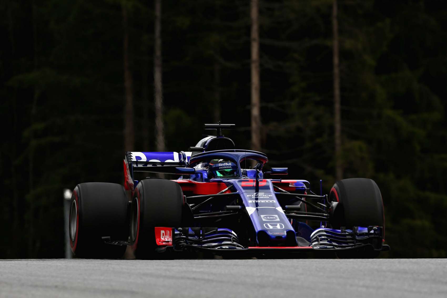 „Taktikai” motorcsere Hartley autójában