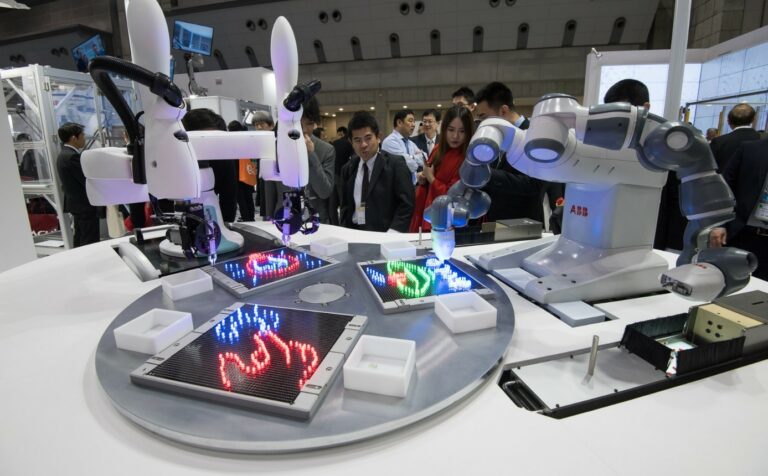 Az ABB és a Kawasaki megalkották a világon az első, kollaboratív robotokhoz kifejlesztett közös interfészt
