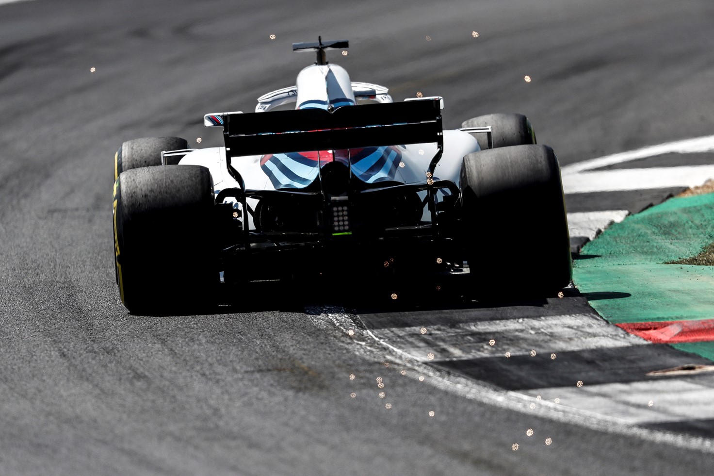 Az új hátsó szárny okozta a két Williams megpördülését