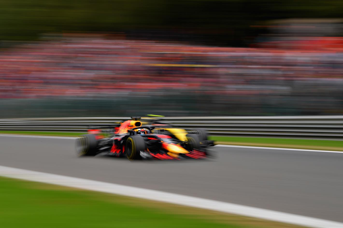 Hamilton: Ricciardo bátor döntést hozott