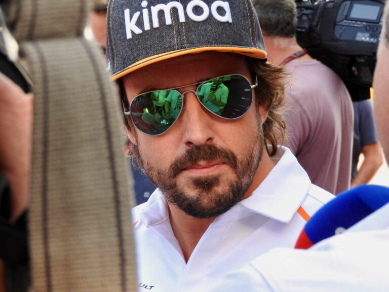 Alonso már a futam közben is mérgelődött: Szégyellje magát a Forma-1