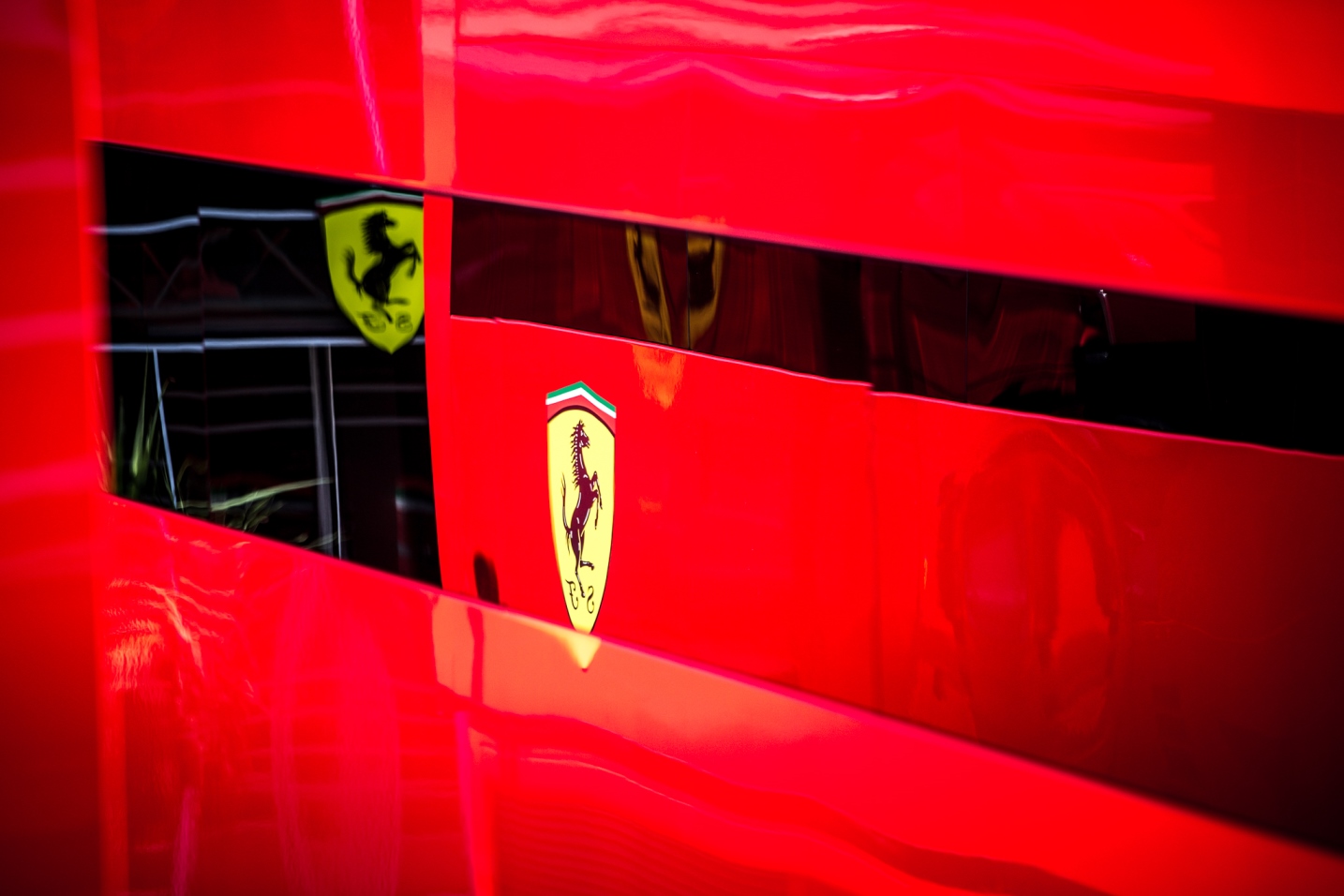 Leclerc júliusban vezette az idei Ferrarit