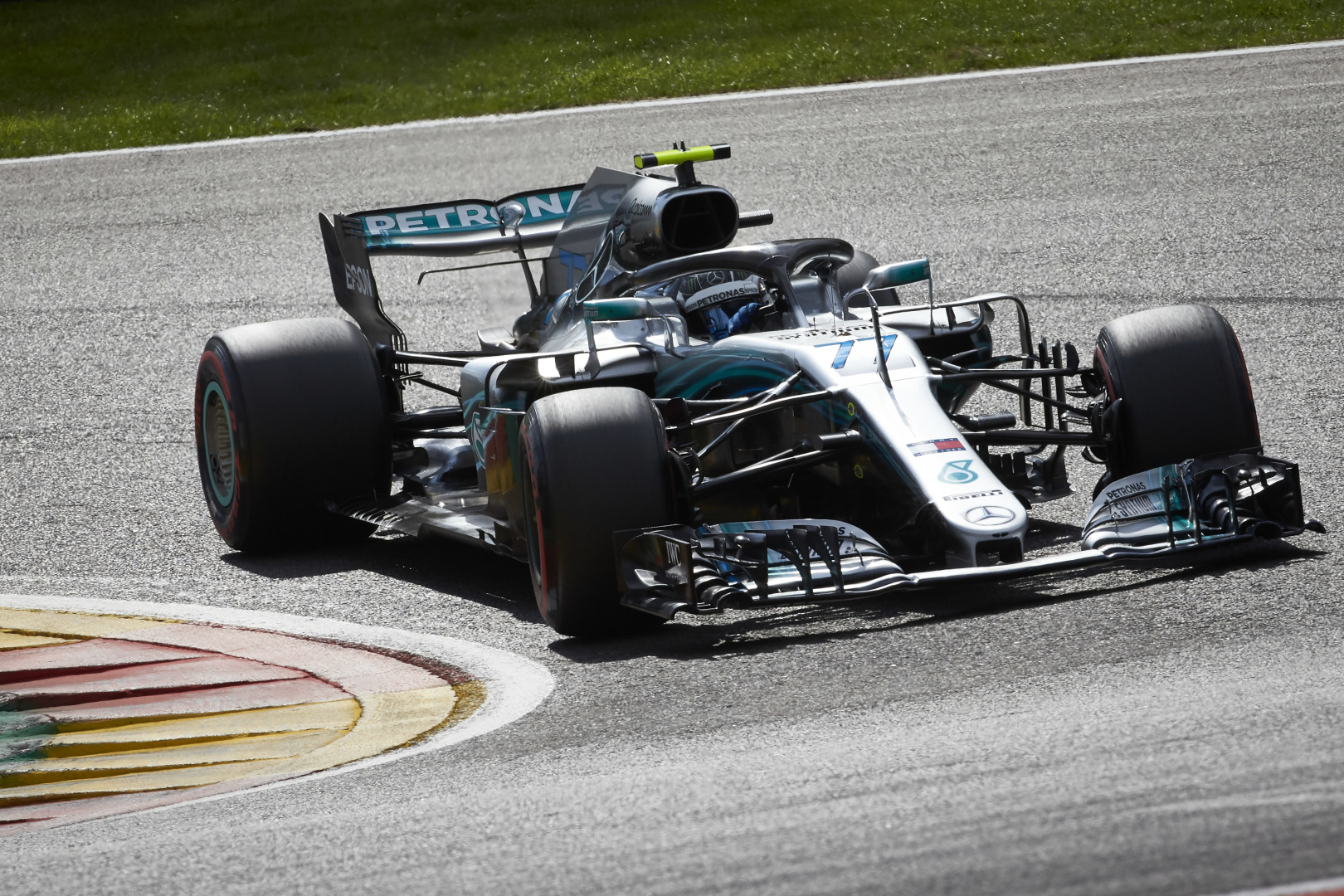 Bottas büntetést kapott, de marad a negyedik