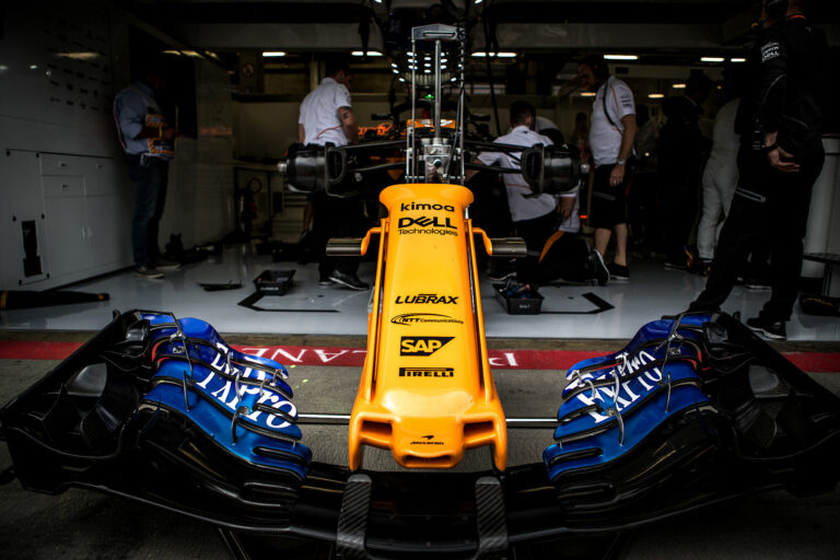 Korábbi mérnökével erősít a McLaren