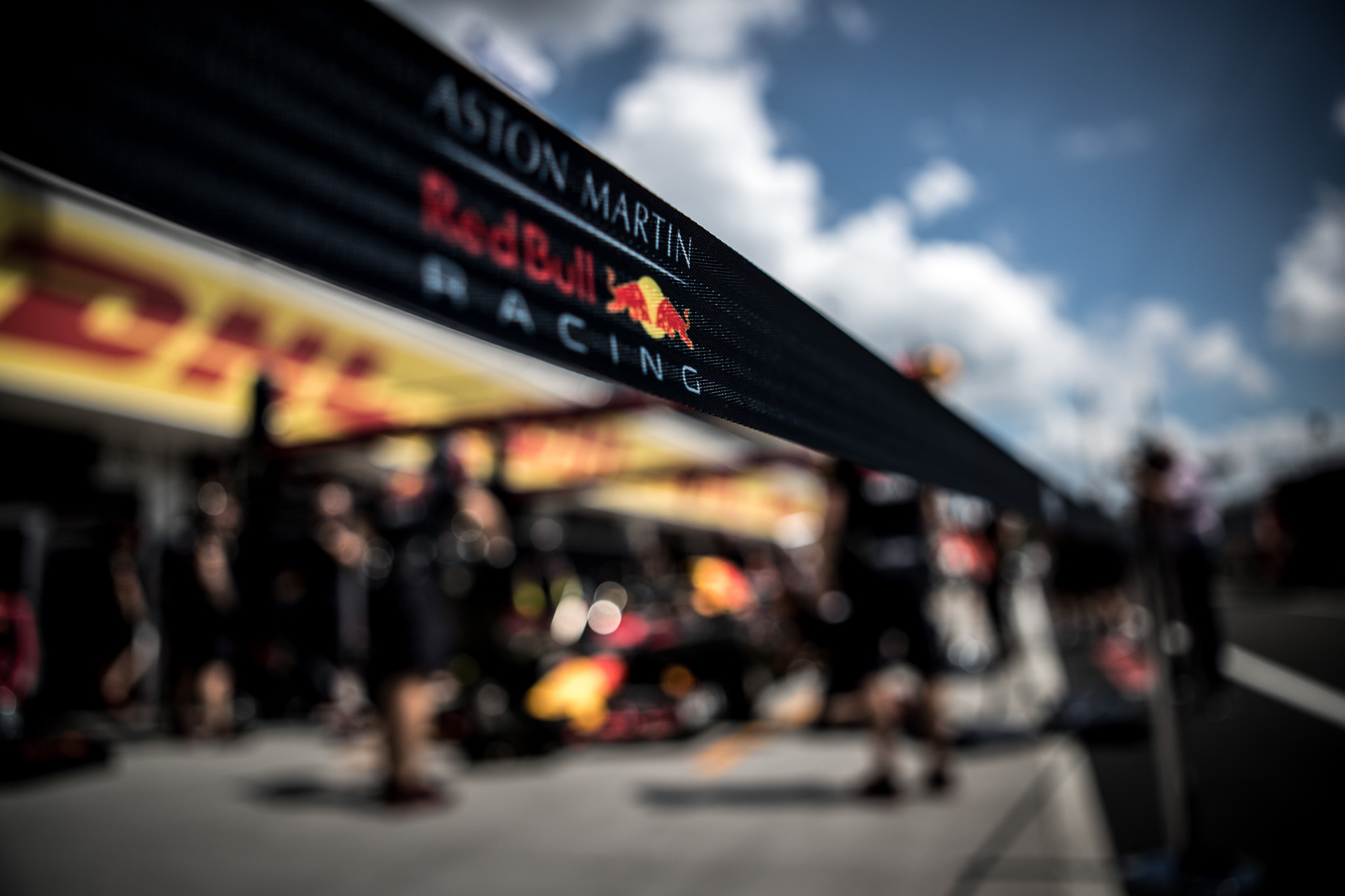 A Red Bull bemutatja nektek a gyárát!