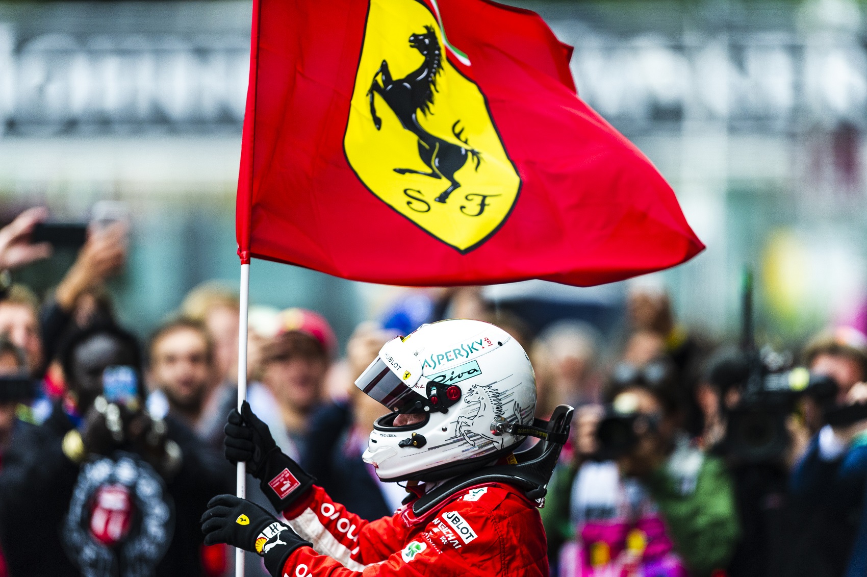 Vettel lett a nap versenyzője Spában