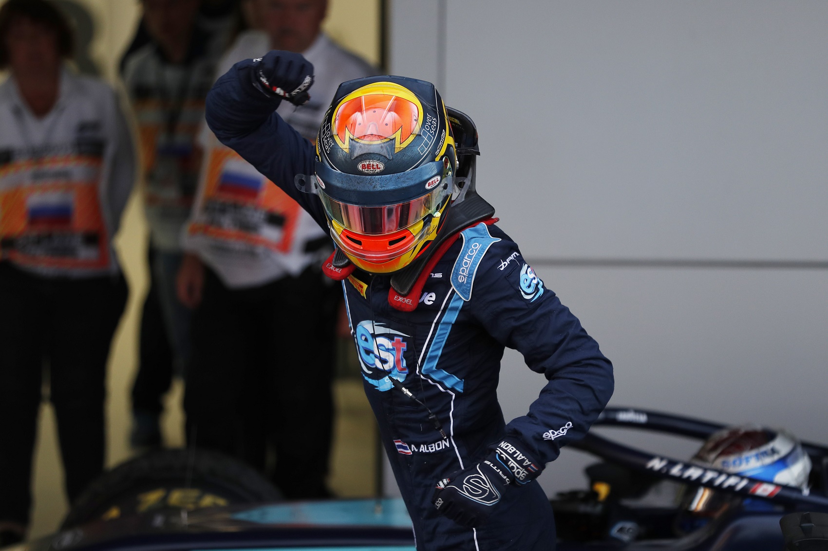 Albon nyert, Norris nullázott a főfutamon Szocsiban