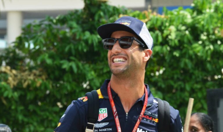 Így edz Ricciardo a repülőn, 11000 méter magasan