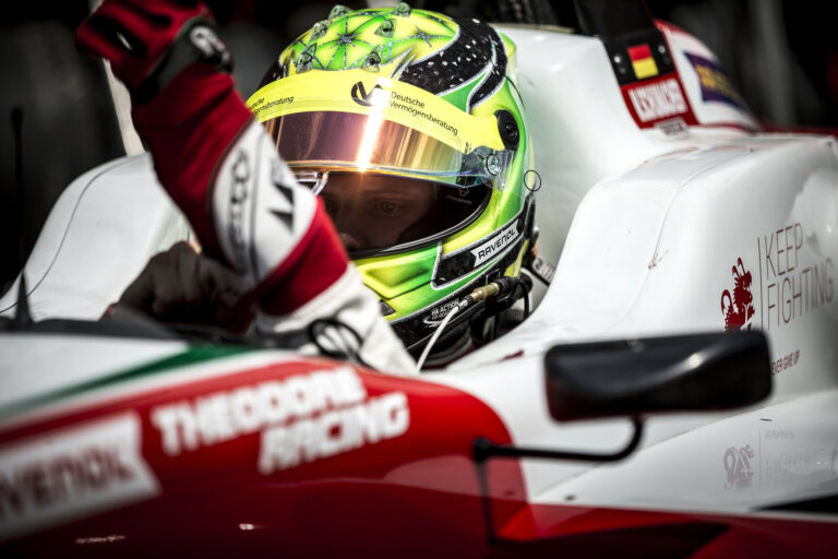 Mick Schumacher az F2-be tart, hétvégén pedig DTM autót tesztel