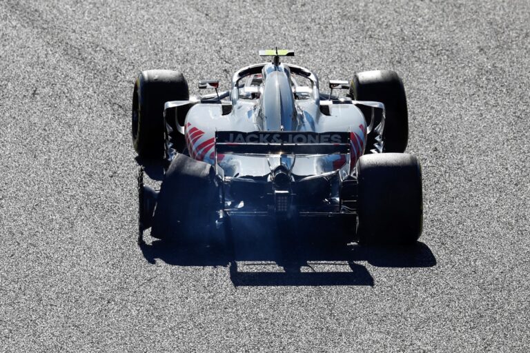 FIA: Magnussen valóban bevágott Leclerc elé Japánban