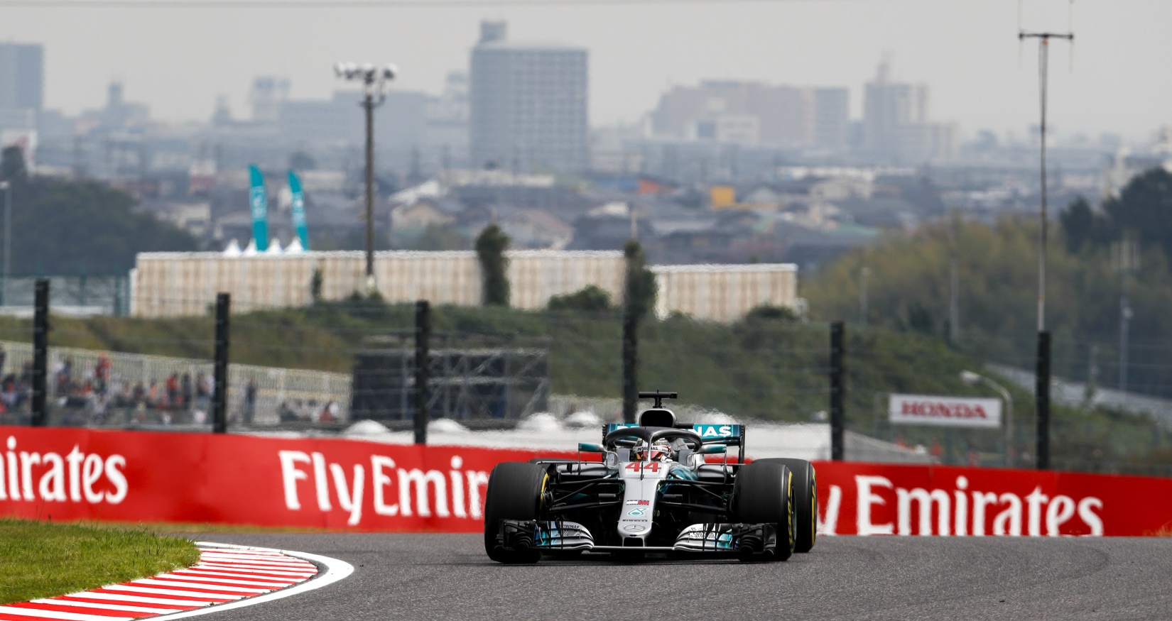Japán Nagydíj: Hamiltoné a pole pozíció, Vettel csak a kilencedik