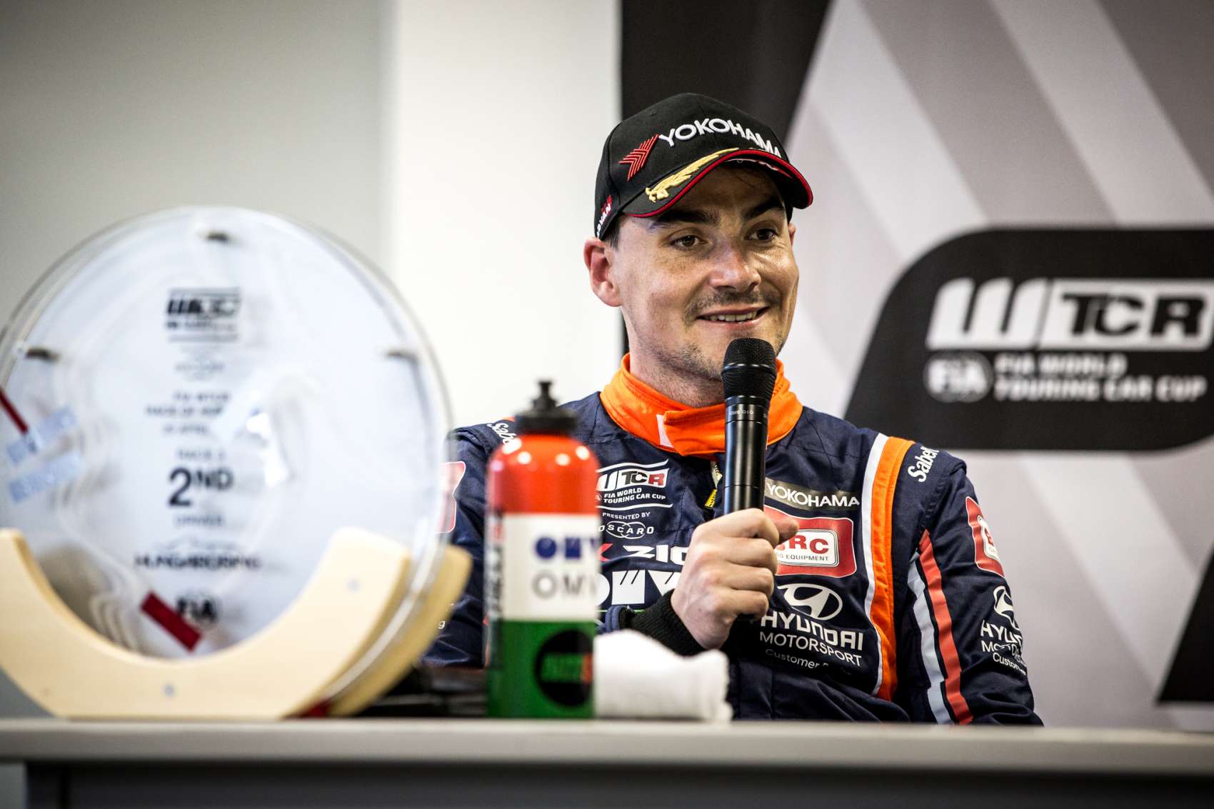 Besírsz: Michelisz Norbi a Drivers Unitedben énekel