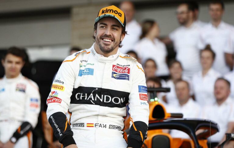 Alonso és Jimmie Johnson autót cserélnek Bahreinben