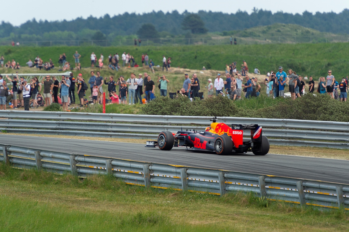 Zandvoort remek pálya, de nehéz előzni, figyelmeztetnek a pilóták