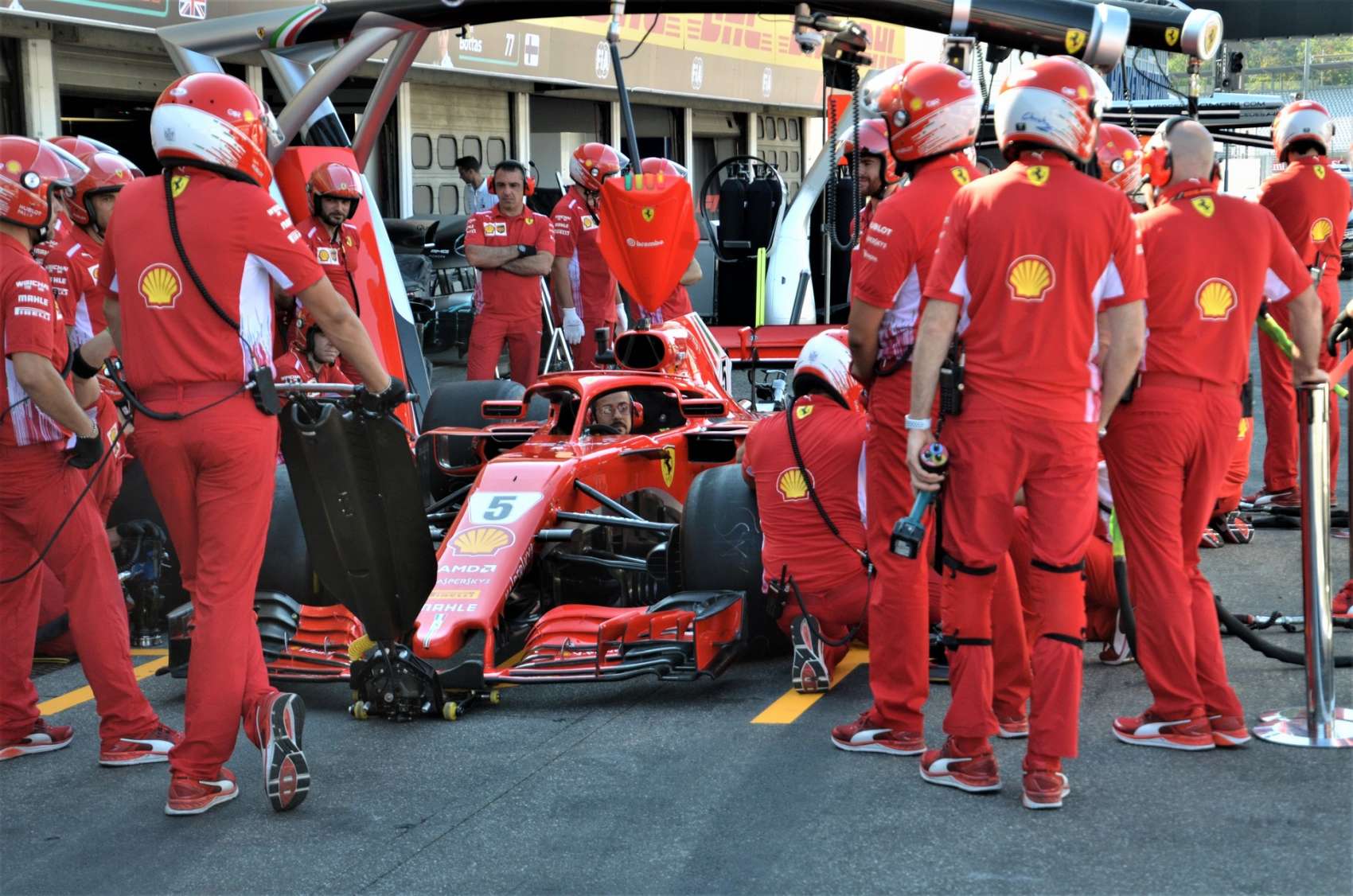 Megkérdezte alkalmazottjait a Ferrari mit jelent számukra a csapat (Videó)