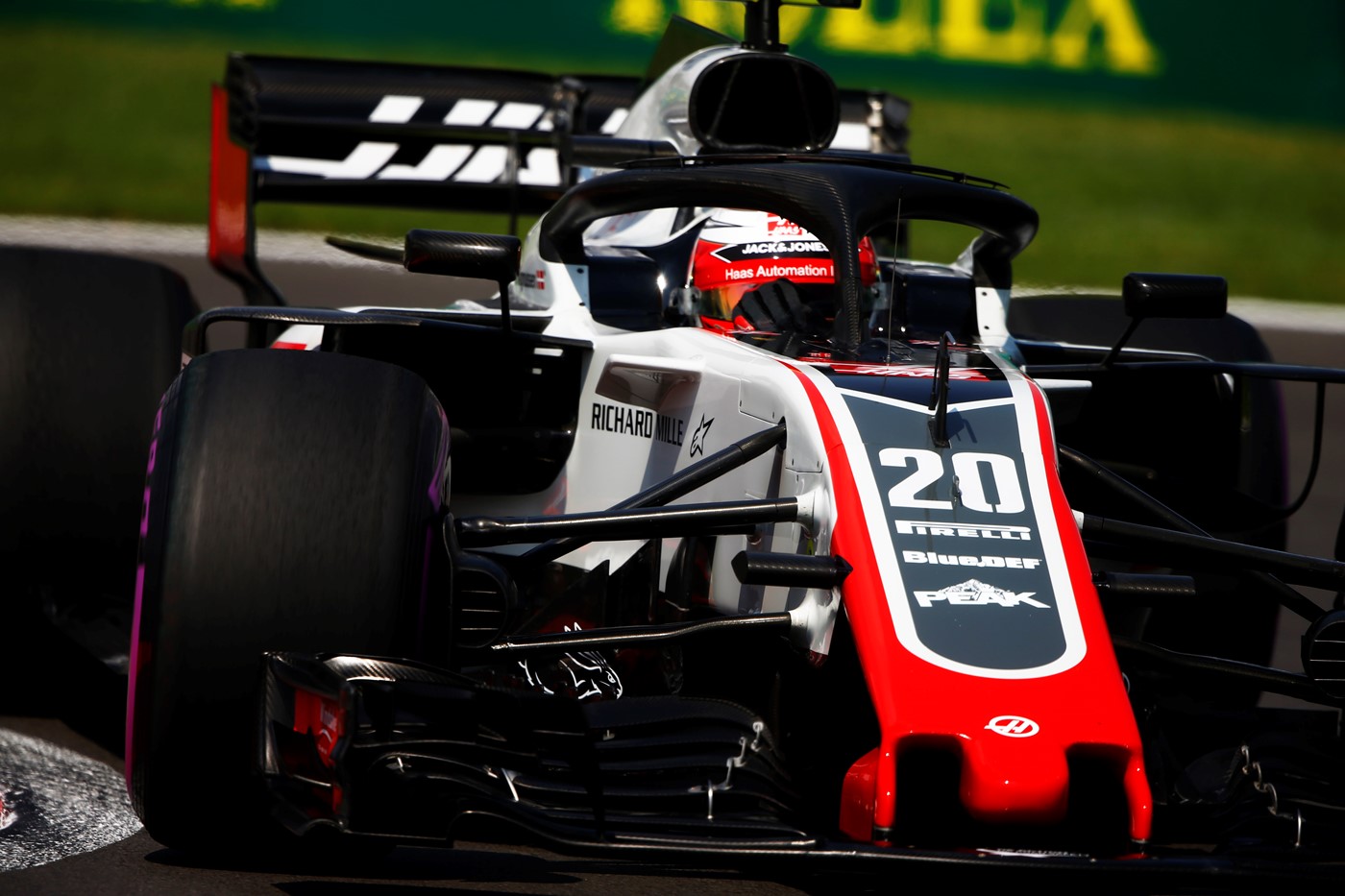 Magnussen: A „silány” tükrök miatt néha „vakon” vezetünk