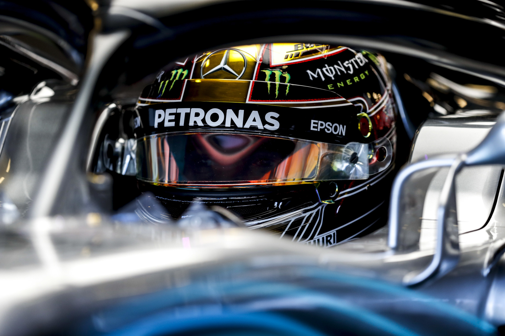 Abu Dhabi Nagydíj: Hamilton nyerte a szezonzárót is