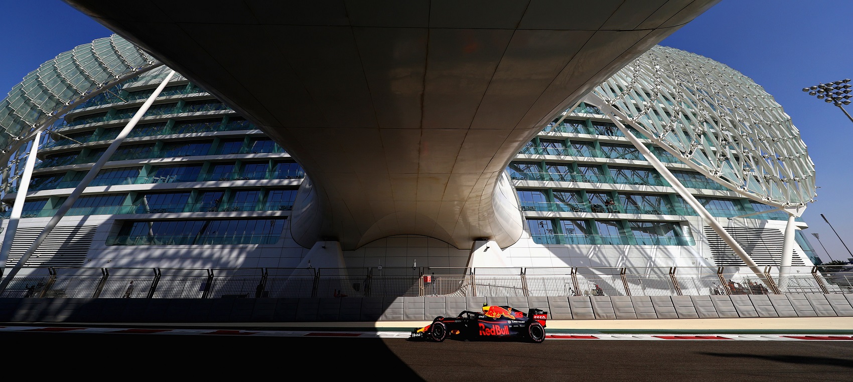 Abu Dhabi Nagydíj: Verstappen nyitott az élen