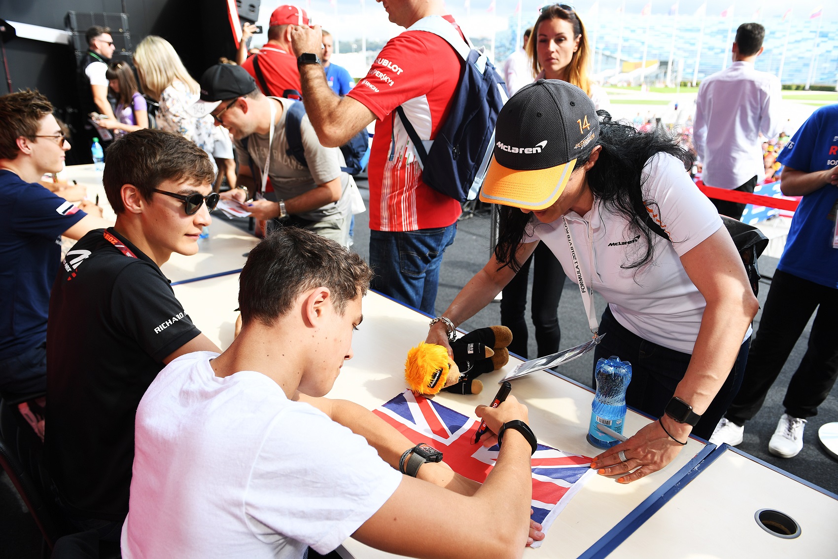 Bottas és Sainz szerint mókás lesz az F1 új tehetségei ellen versenyezni