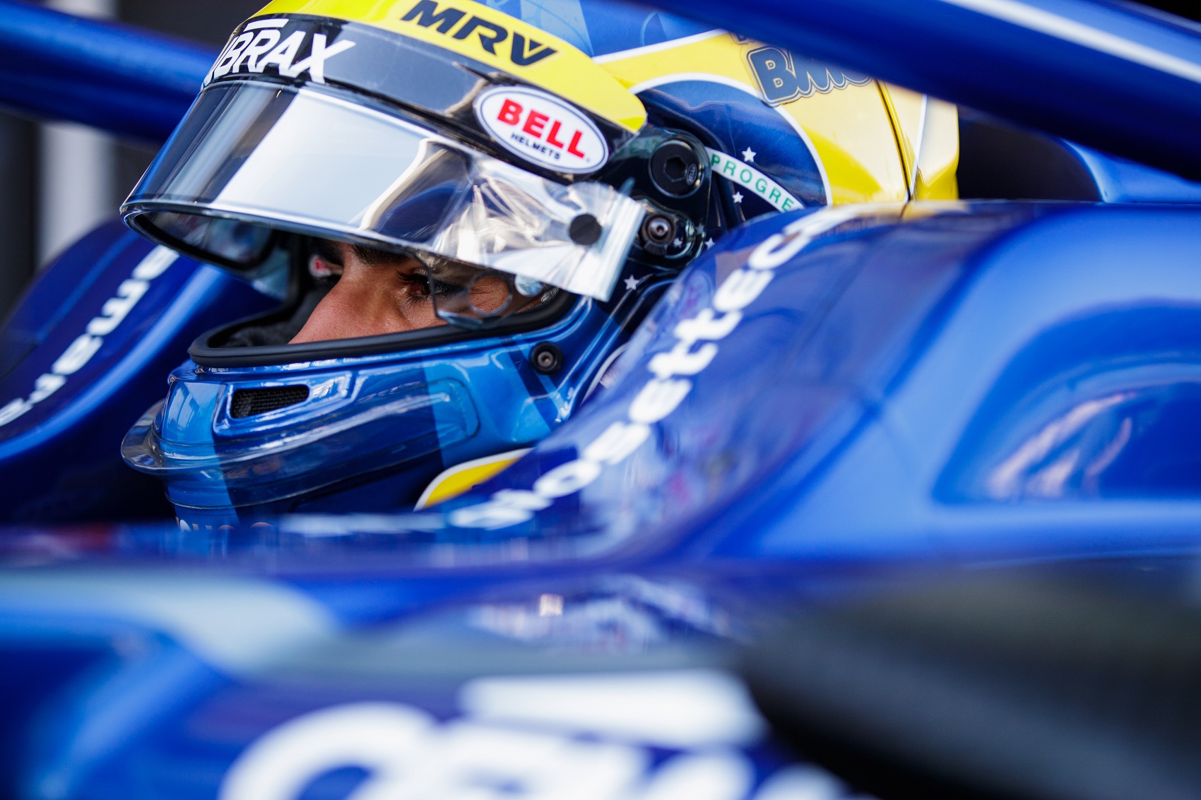 Fiatal brazil versenyzőt igazolt a McLaren