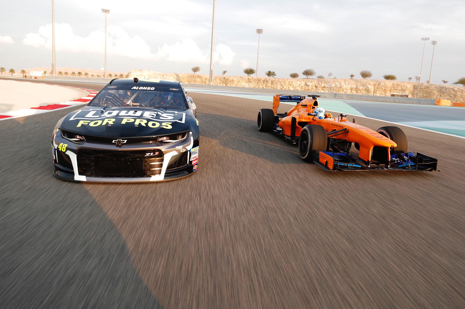 Videó készült Alonso és Johnson autócseréjéről