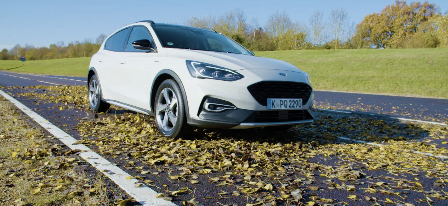 Melyik a csúszósabb: a falevelek vagy a hó? A Ford mérnökei igencsak meglepő eredményre jutottak