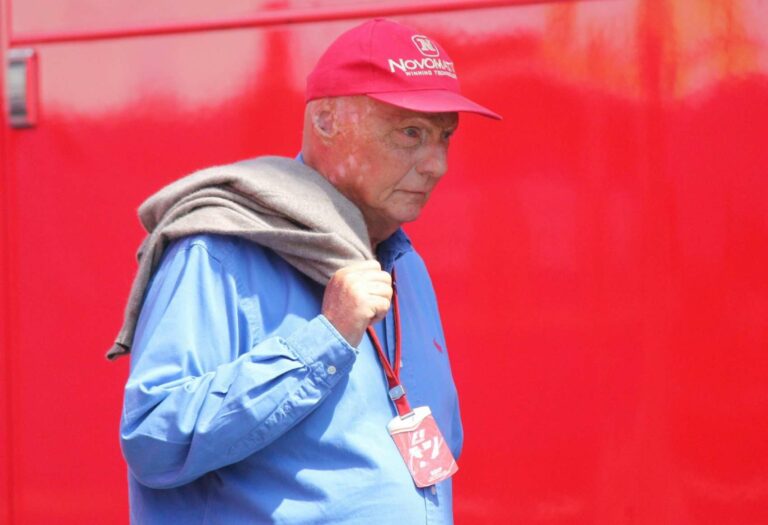 Lauda nem tüdőgyulladás miatt került kórházba