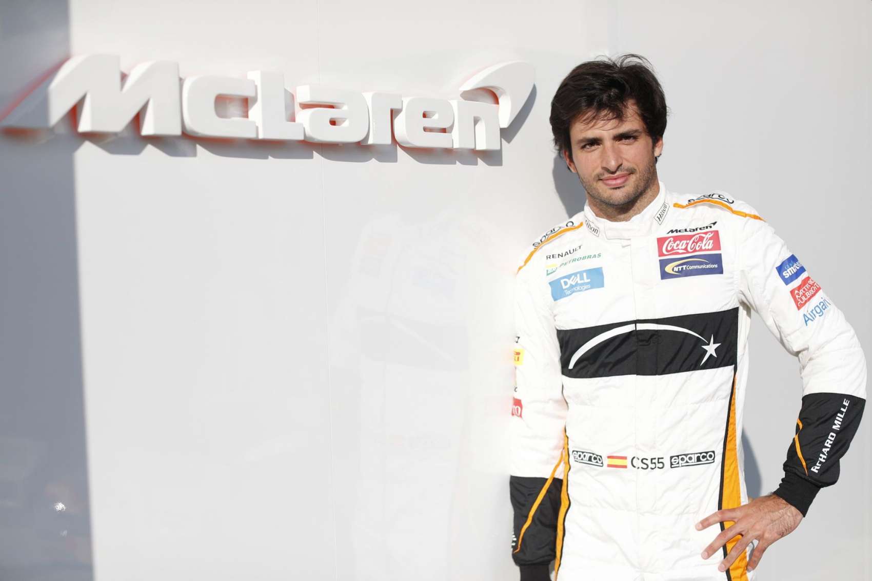 Sainz: A középmezőny összes csapata veszélyt jelenthet majd ránk