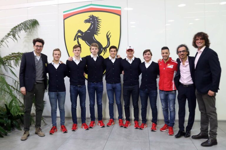 A Ferrari döntött a junior pilótái sorsáról