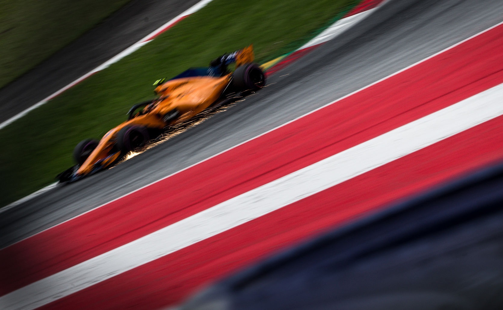 A McLaren romantikusan leplezi majd le új autóját