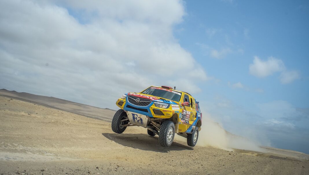 Opel Dakar Team, szalay