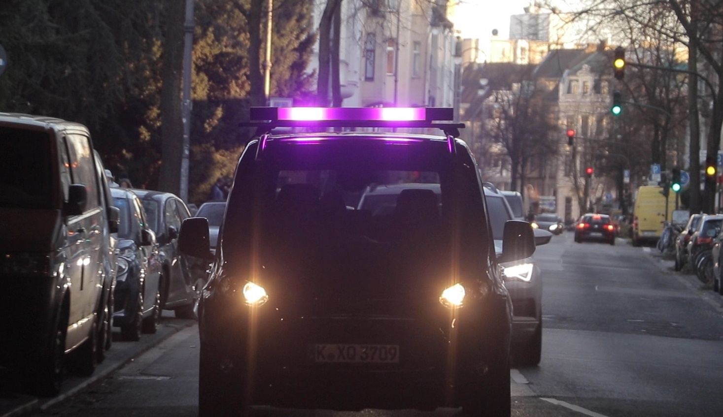 A Ford egy fényjelzés-alapú vizuális nyelvet tesztel, aminek segítségével az önvezető autók kommunikálhatnak a gyalogosokkal