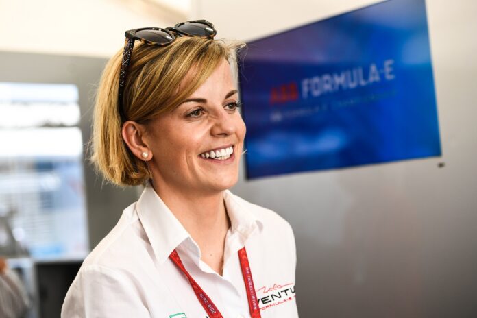 Susie Wolff racingline, racingline.hu,racinglinehu