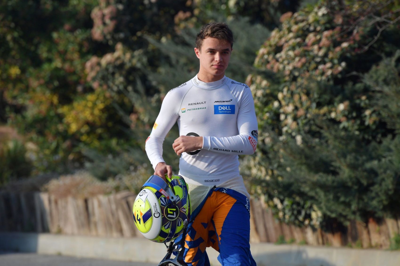 Norris bahreini hétvégéje máris veszélyes kiengedéssel indult