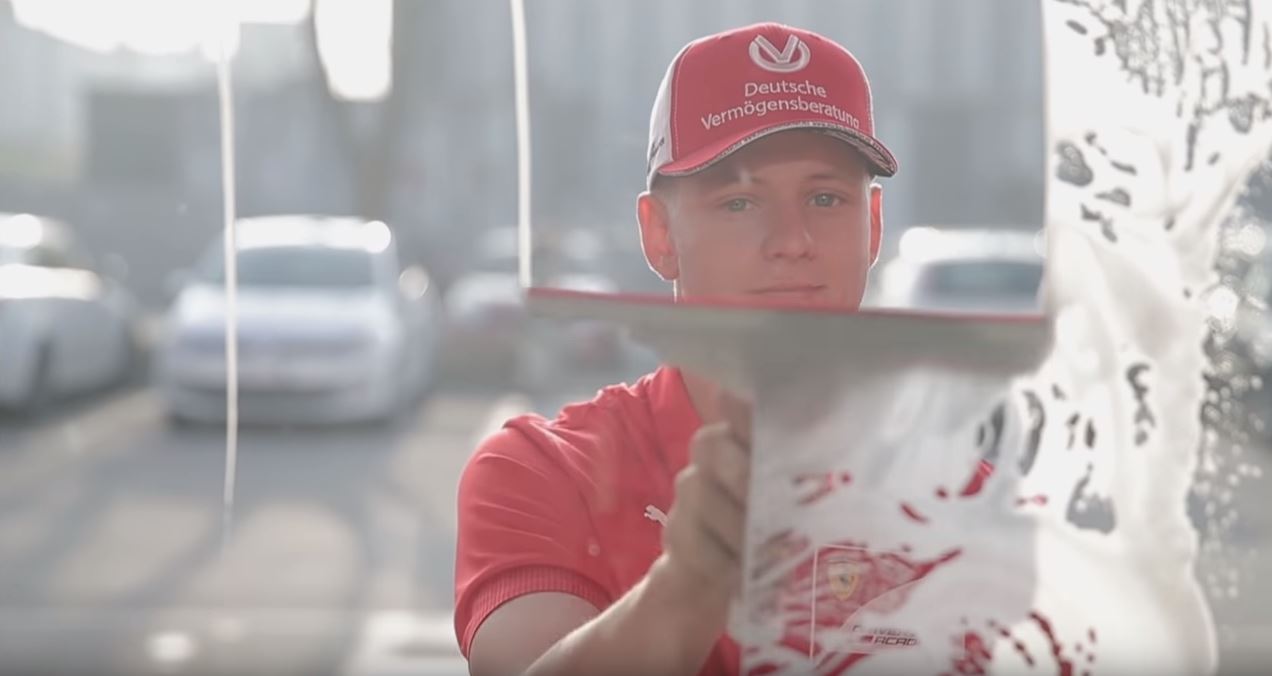 Mick Schumacherék takarítanak és kiteregetik a szennyest