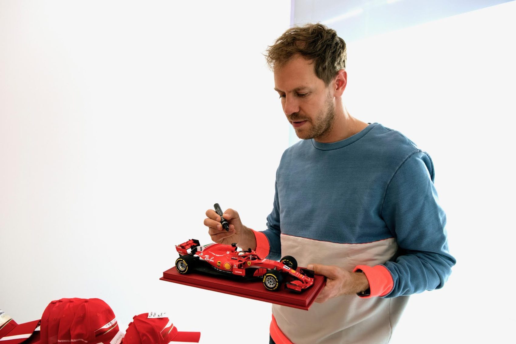 Vettel kielégítette a rajongói igényeit