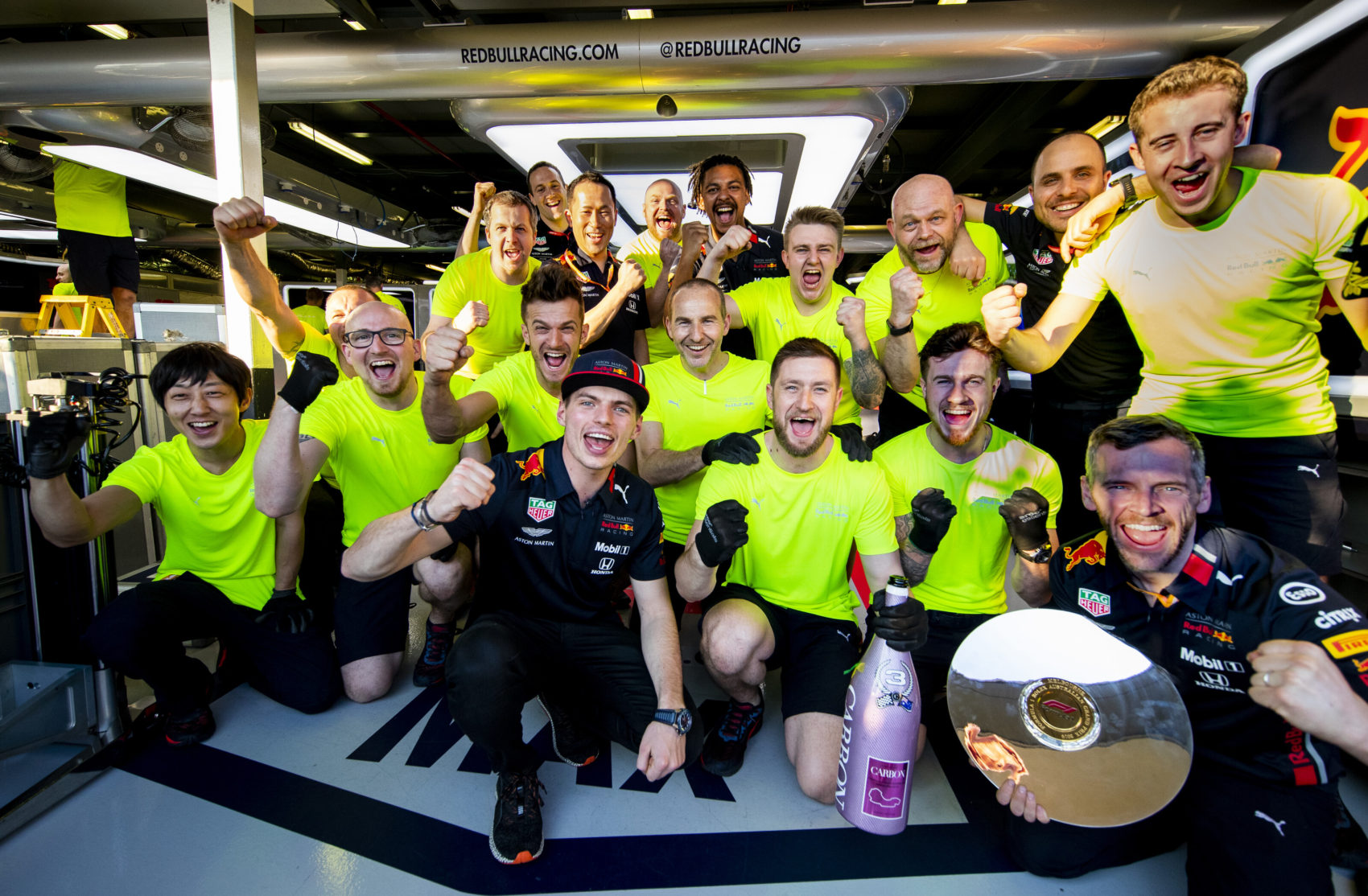 Verstappen attól fél, hogy a szerelők otthagyják az F1-et