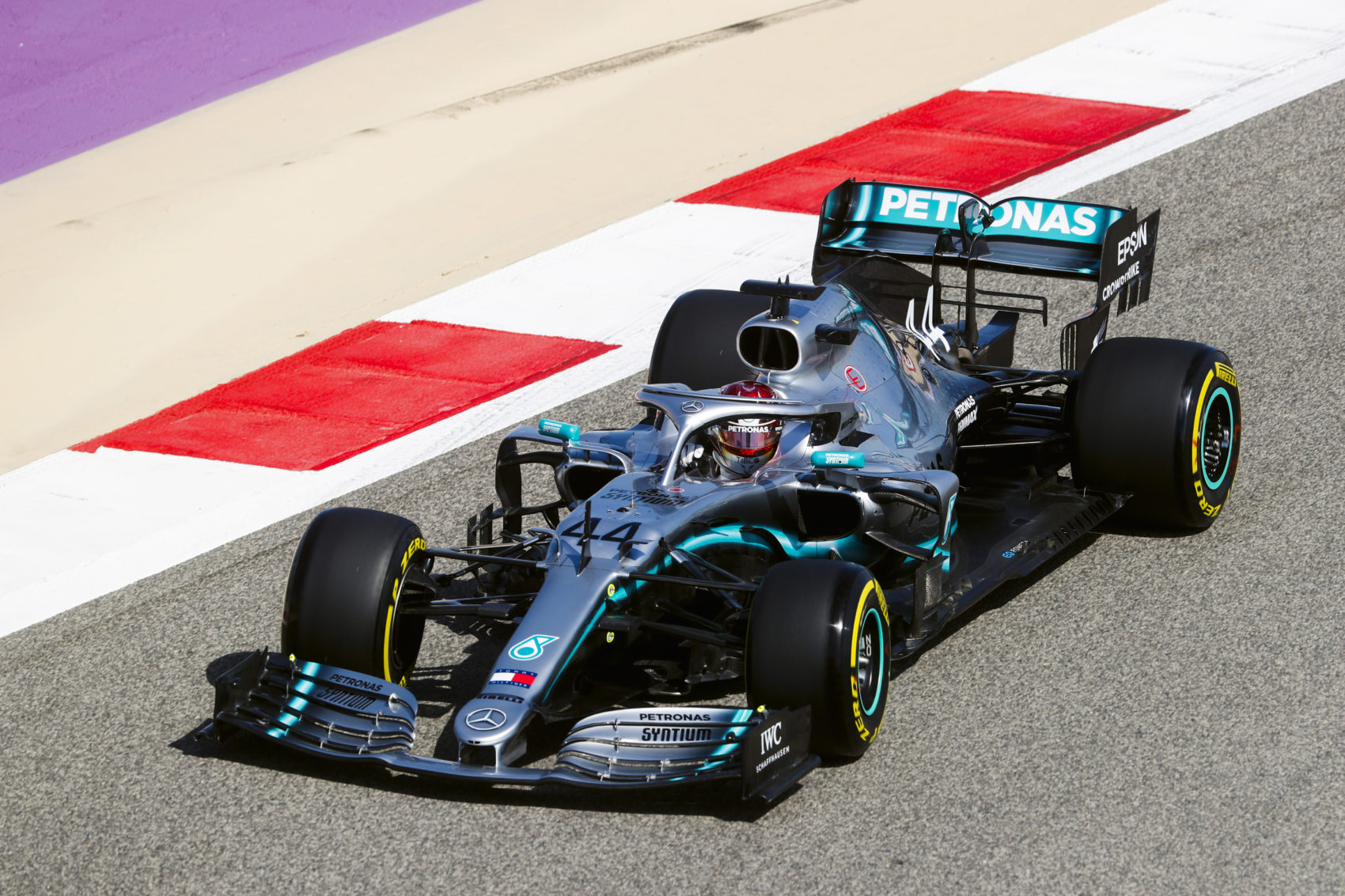 Hamilton szerint a Honda motorja csak 10 lóerővel gyengébb az övékénél