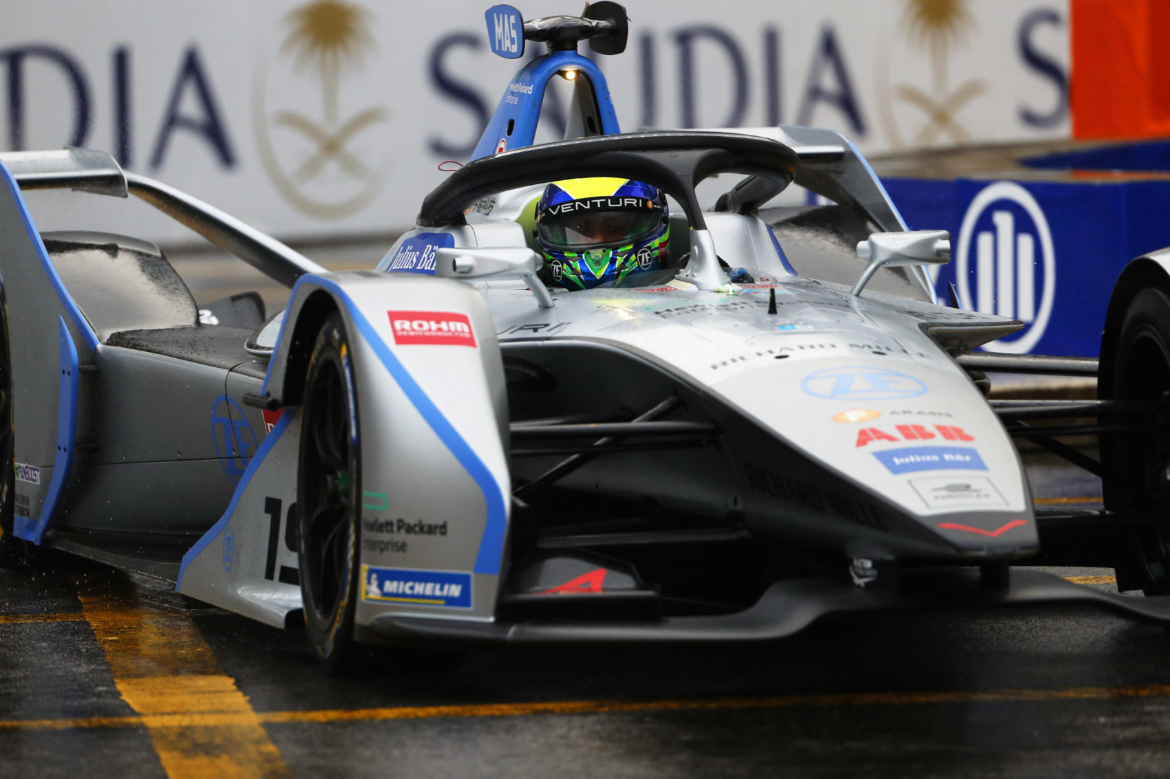 Massa egy eléggé szokatlan dolog miatt pördült meg Párizsban